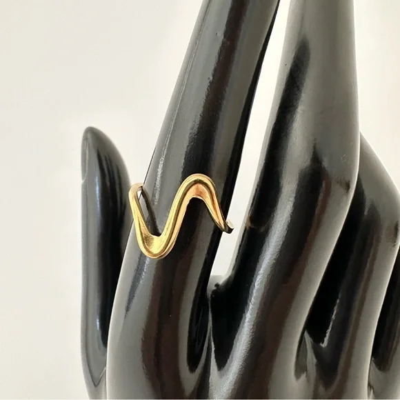 Fashion Jewelry Elegant Gold Wave Ring