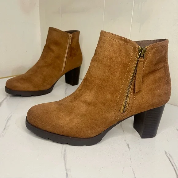 Rialto Women's Walnut Faux Suede Block Heel Booties Shoes Size 9.5M
