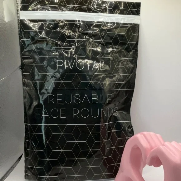 NIP - Pivotal Cosmetics- mini face rounds