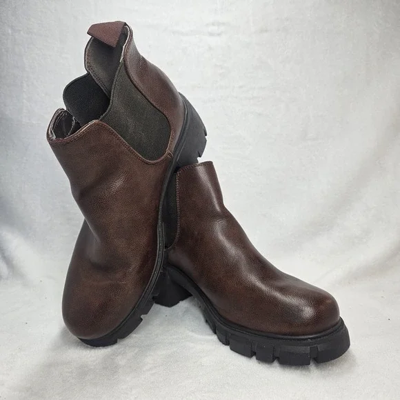 SODA Brown Ankle Boots Women's Size 9 Chunky Lug Sole Pull-On Chelsea