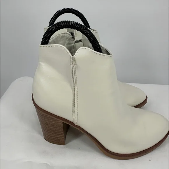 MIA | Women’s 5 Barby Cream Faux Leather Ankle Boots