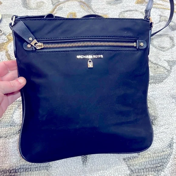 💕 Michael kors nylon Kelsey black large crossbody bag 💕