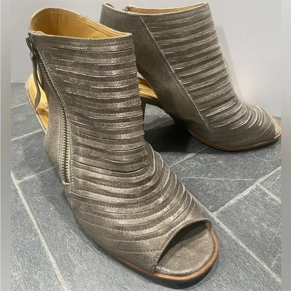 Paul Green Cayenne Peep Toe 3” Stacked Heel Bootie Metallic Leather Size 10