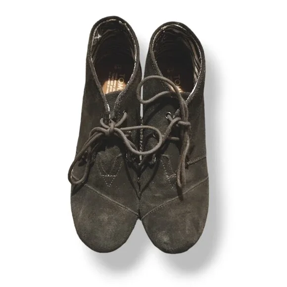 TOMS Gray Suede Desert Wedge Lace Up Ankle Bootie Shoe size 9W