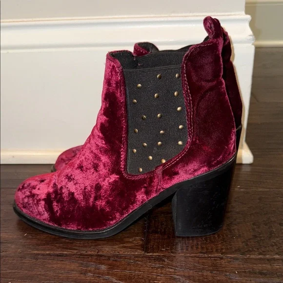 Anthropologie Velvet Ankle Boots in Burgundy 7/37