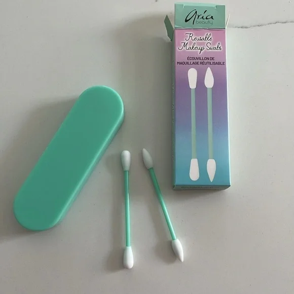 Aria Beauty Reusable Makeup Swabs with Case