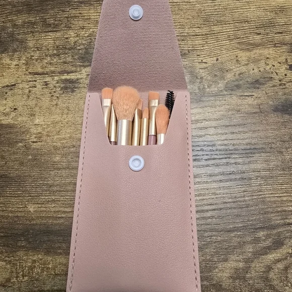 New Portable blush pink Makeup Brush Set of 8 with Case