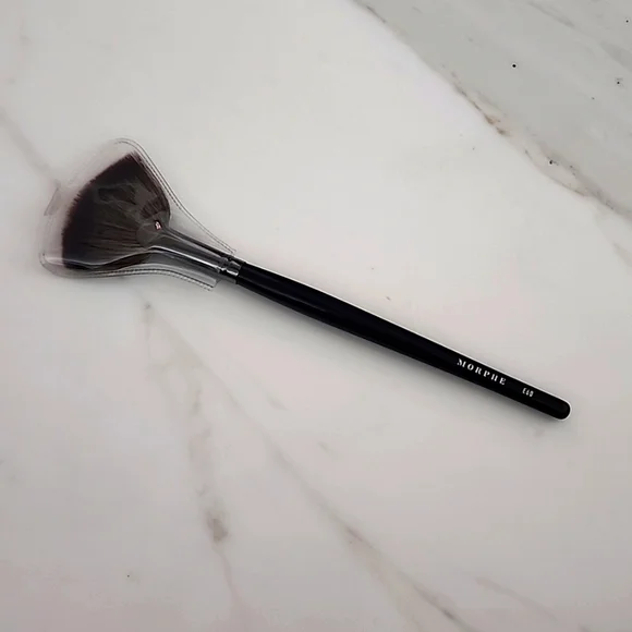 Morphe E60 Deluxe Highlighting Fan Brush