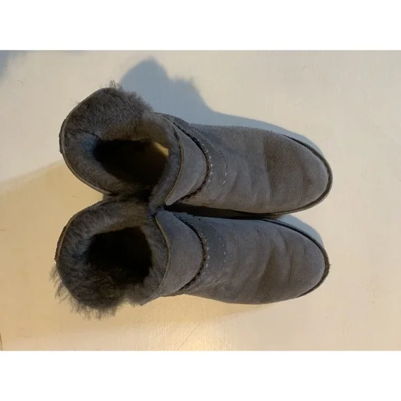 UGG Australia Gray Suede Sheepskin Lined Boots Women's Size 8