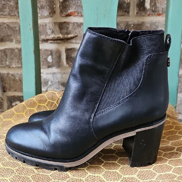 Vince Camuto Dustelie Black Leather Ankle Boots