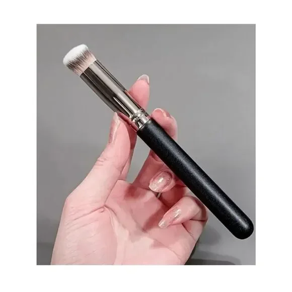 NWT Kabuki Multi-Purpose Face Makeup Brush Blending, Buffing, Flawless Finish
