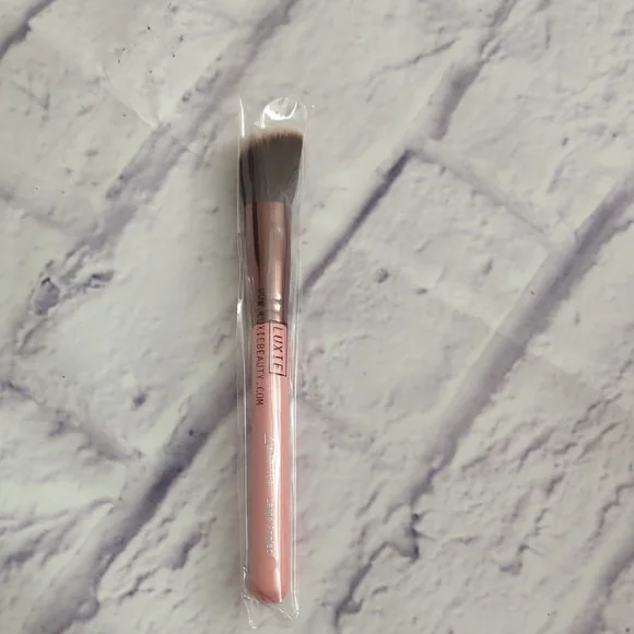 Luxie Rose Makeup Brush
