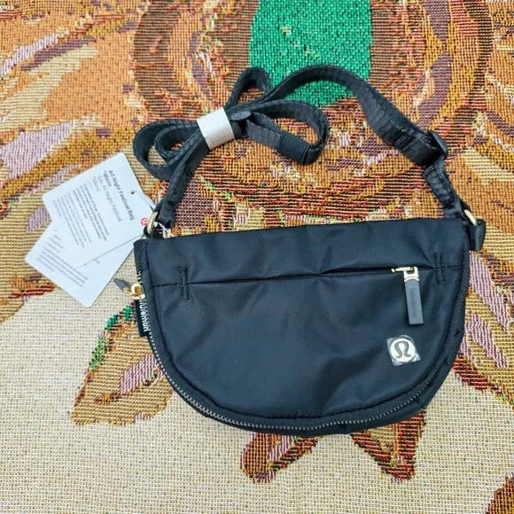 lululemon athletica All Night Festival Bag - Micro 2L - Black/Gold