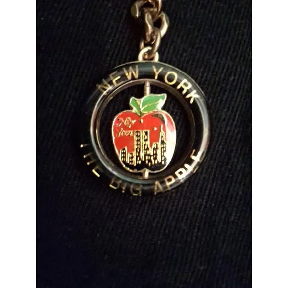 New York City The Big Apple Spinner Souvenir Keychain WTC Pre-9/11 RARE HTF