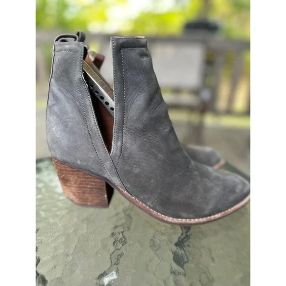 Jeffrey Campbell Gray Suede Leather Cutout Ankle Booties Wood Heel Size 9.5‎