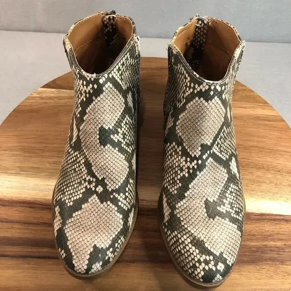 NWT Universal Thread‎ Emma Faux Snake Skin Bootie Women Size 6.5 Heel Zipper