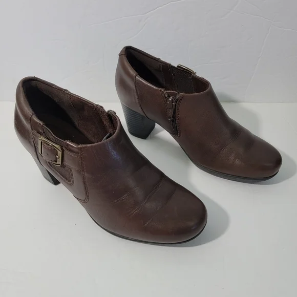 Clark's Women Carlisle Mocha Ankle Boot Sz 7M Leather Side Zip Buckle Block Heel