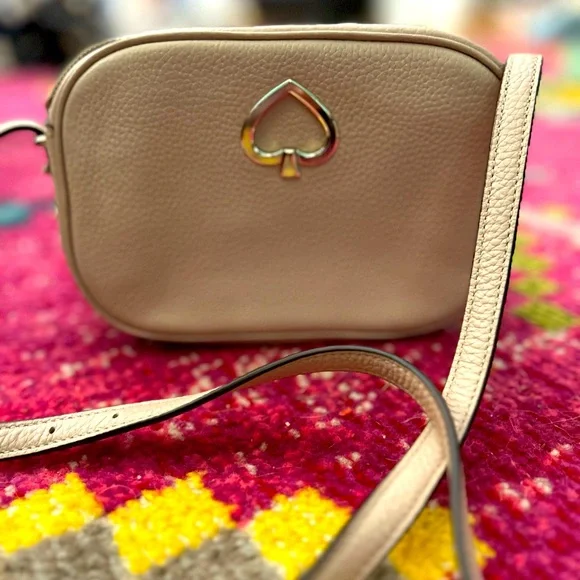 Kate Spade small crossbody bag. Great preowned condition.