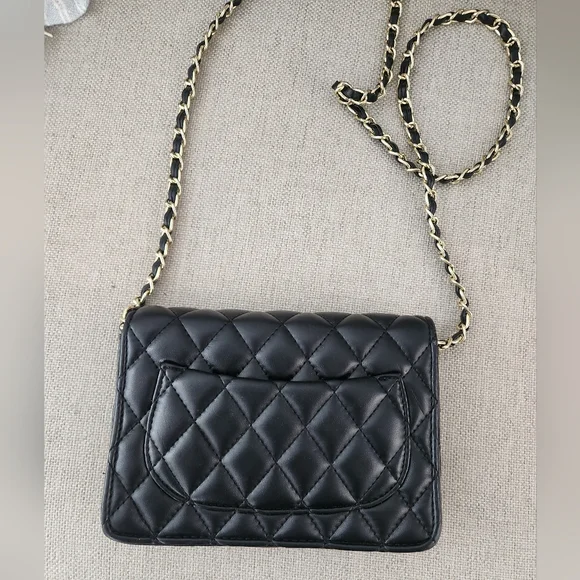 Elegant Black Quilted CC Logo Chain Bag