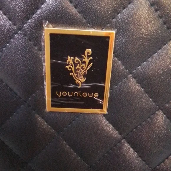 NWOT Younique Quilted Crossbody/Clutch Purse