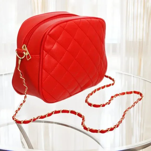 Red Quilted Crossbody Bag with Gold Chain Strap – Classic Shoulder Purse