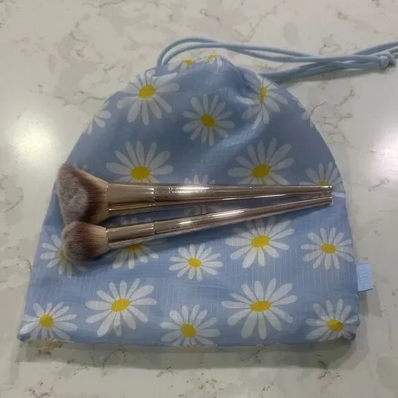 F.A.R.A.H. Make Up Bushes & Bag