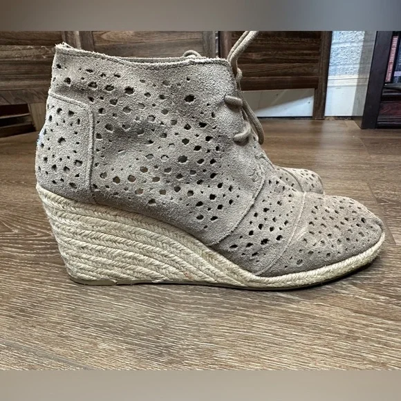 TOMS Laser cut Suede Wedge Booties • Espadrille