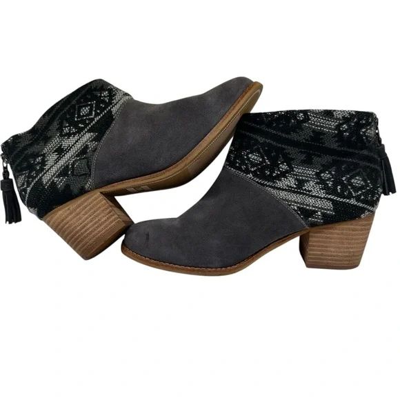Toms Gray Suede Ankle Booties with Patterned Knit Collar Size: 7.5