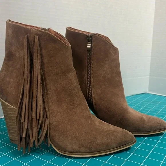 Beautiful Carmel Brown leather Suede Fringe boots Beast Fashion for the Buckle