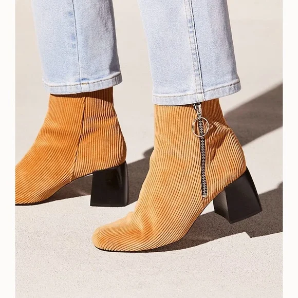 Free People Ariel Ankle Boots Corduroy Size 36EU (5.5US)