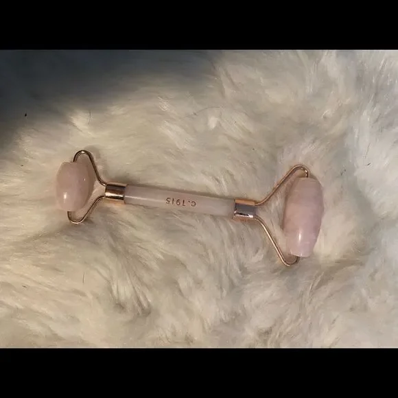 BNIB quartz facial roller  #10