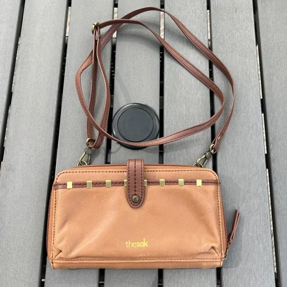 The Sak‎ Iris Crossbody Brass & Leather Brown Tan
