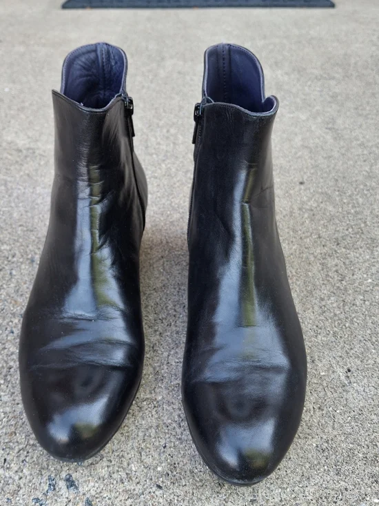 Van Eli Women's Black Leather Ankle Boots - Classic Zip Side Style, Size 9