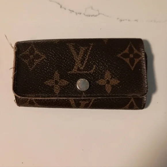 Authentic LOUIS VUITTON Monogram Multicles 4 Key Case