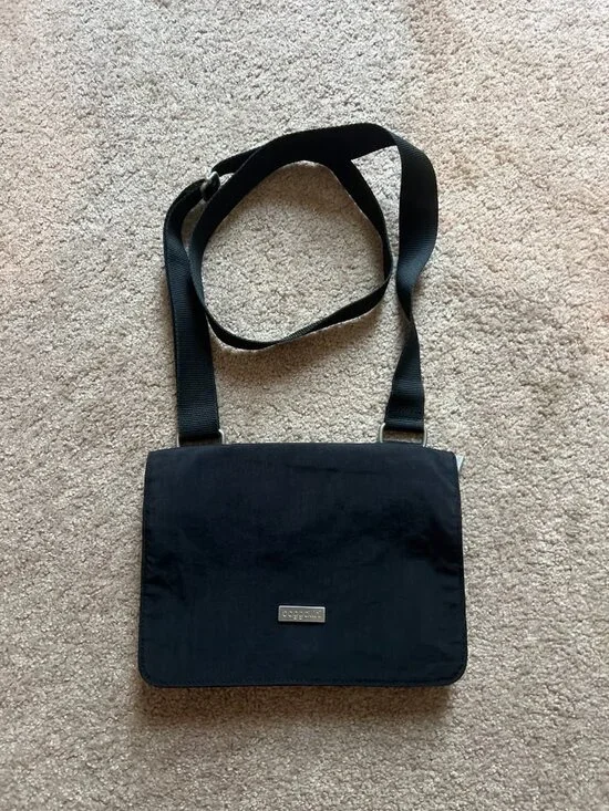 Baggallini Black Nylon Crossbody Shoulder Bag Accordion 3 Zip Purse