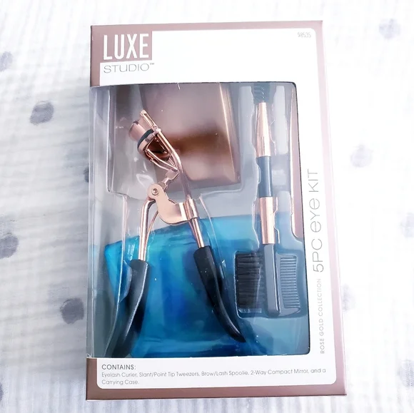 Chic 5 Piece Lux Studio Eye Kit. NWT.