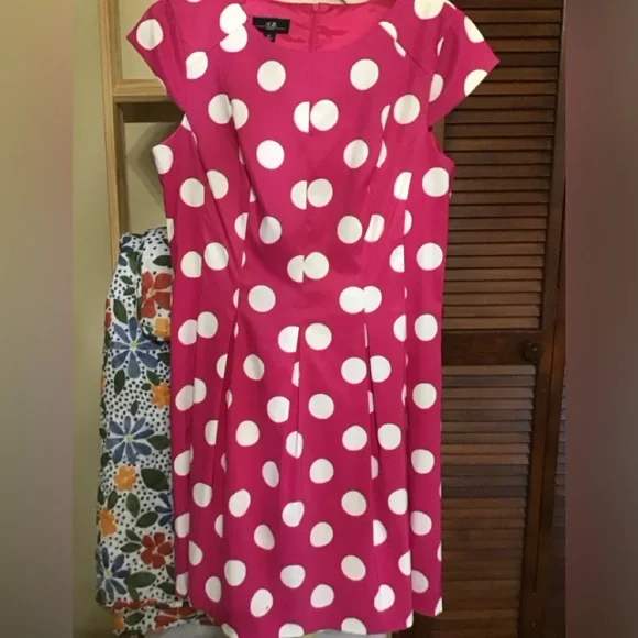 Woman’s size 14 AGB dress, crop sleeves, zipper down back, pink and white