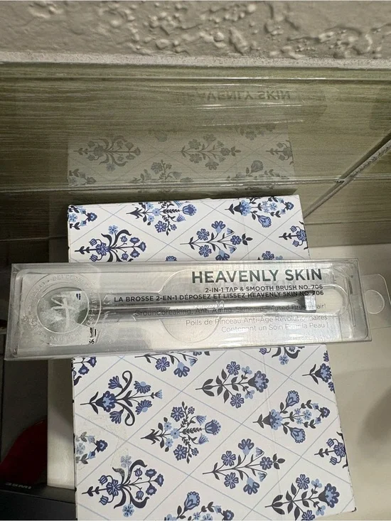 it cosmetics Heavenly Skin 2-in-1 Tap & Smooth Brush no.706