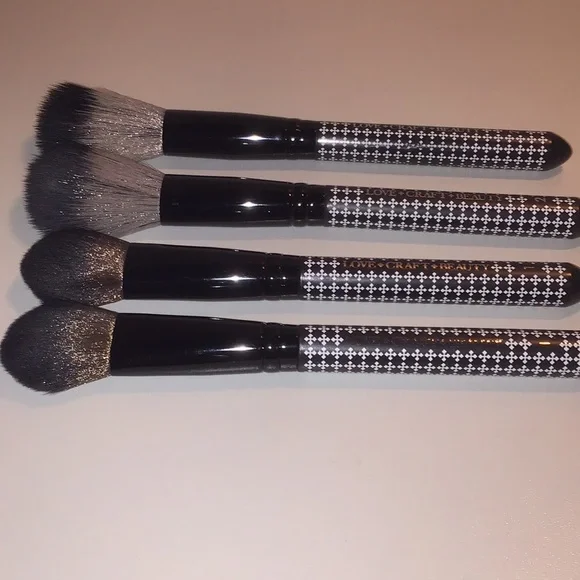 Love craft beauty brushes set of 4 NEW