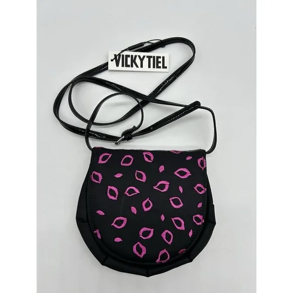 Vicky Tiel Black Fuchsia Lips‎ Embroidered Print Small Crossbody Purse Bag