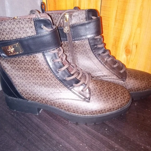 Daisy Fuentes stormi brown black combat ankle boots