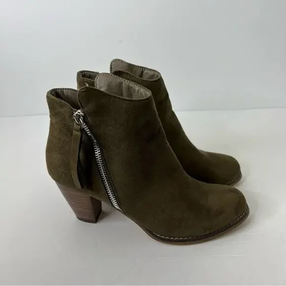 Leila Stone Karol forest green booties chunky heels Sz 7.5