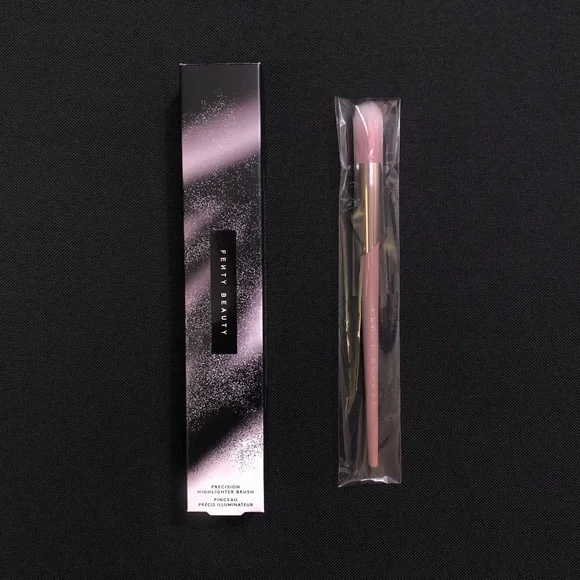 FENTY Precision Highlighter Brush 135 — Full Size