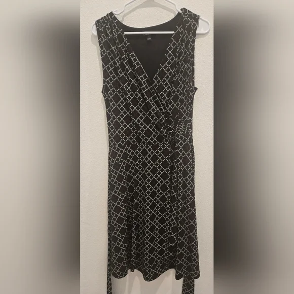 41 Hawthorn Black and White Geometric‎ Dress