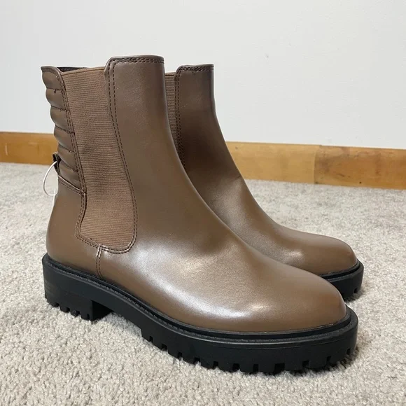 Gap Women's Brown Chelsea Boot Size 6, NWT‎