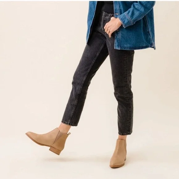 Nisolo Women's Eva Everyday Chelsea Boot in Almond size‎ 8