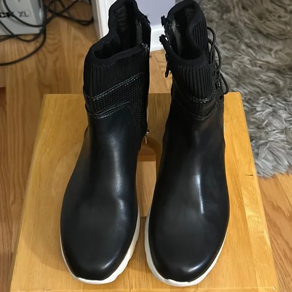 Adrienne Vittadini booties