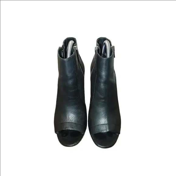 Vince Camuto leather booties Size 8.5