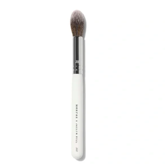 JHO7 MORPHE X JACLYN HILL UNDER-EYE POWDER BRUSH
