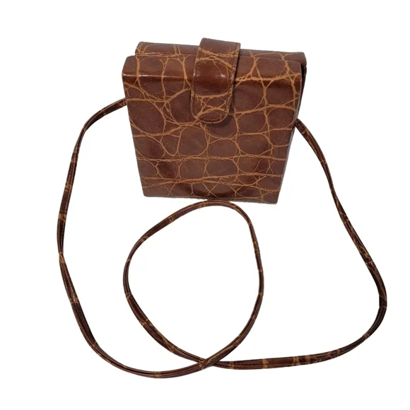 VTG Brown Leather Crossbody Bag Snap Button Closure Academia Y2K Bohemian